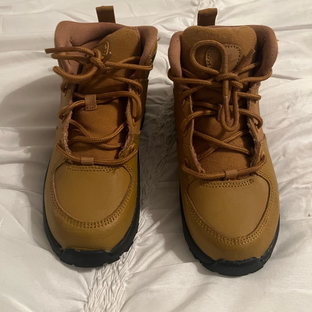 Boys NIKE boots/sneakers